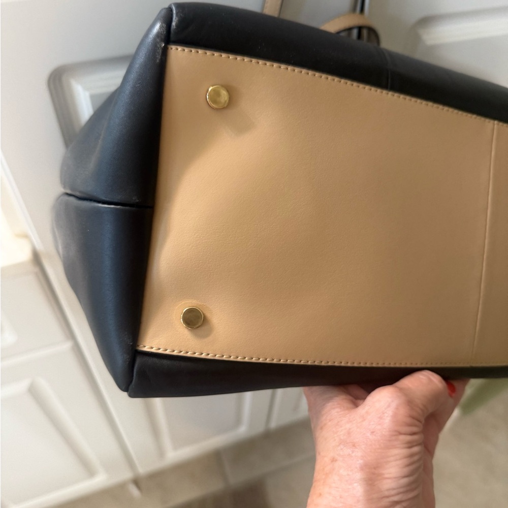 Elegant Black Tote Bag - Picture 11 of 12